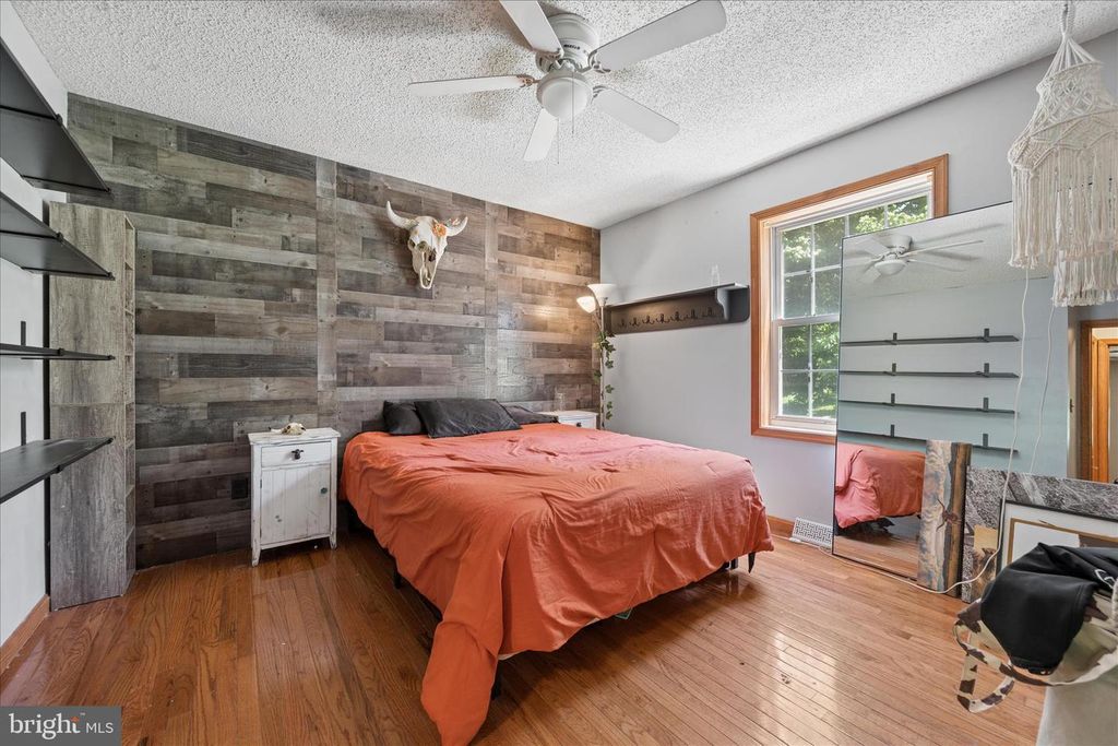 Image 21 of property listing at 8354 MOUNTAIN LAUREL RD, Boonsboro, MD 21713