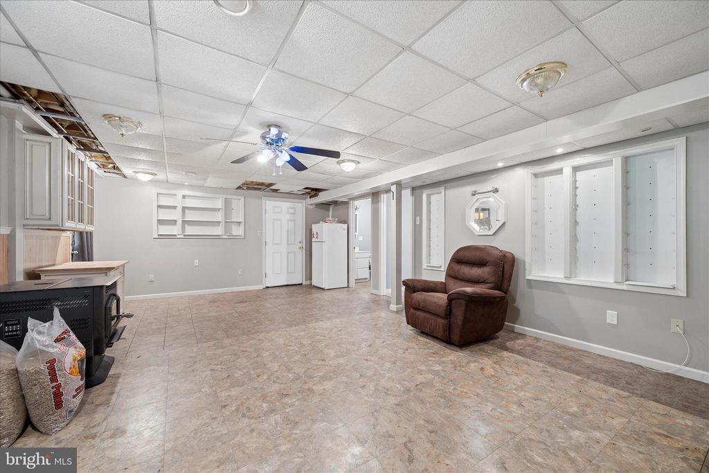 Image 27 of property listing at 8354 MOUNTAIN LAUREL RD, Boonsboro, MD 21713