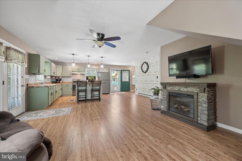 Image 37 of property listing at 8354 MOUNTAIN LAUREL RD, Boonsboro, MD 21713
