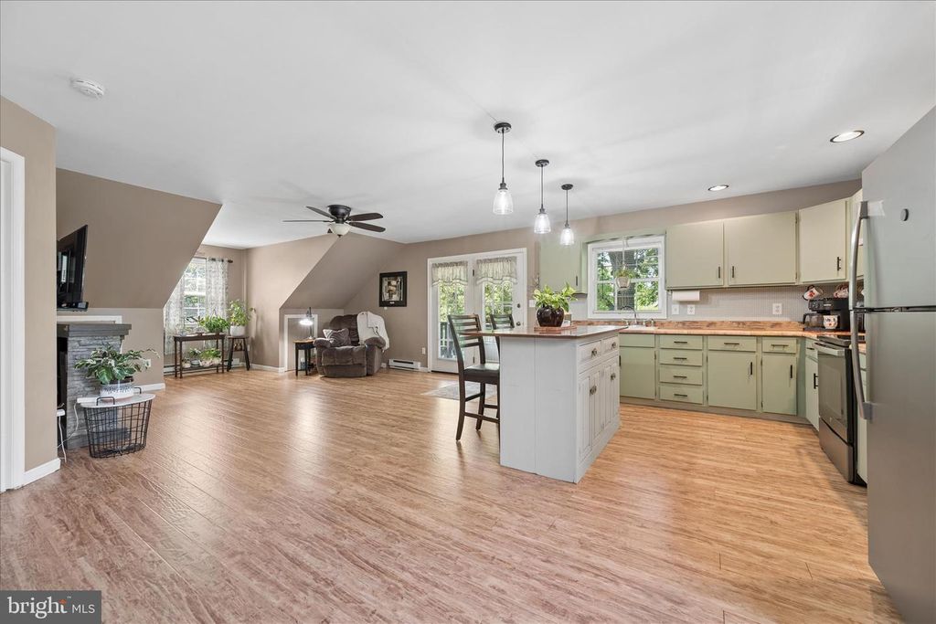 Image 39 of property listing at 8354 MOUNTAIN LAUREL RD, Boonsboro, MD 21713