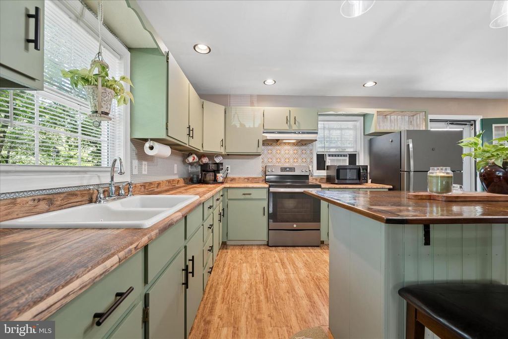 Image 43 of property listing at 8354 MOUNTAIN LAUREL RD, Boonsboro, MD 21713