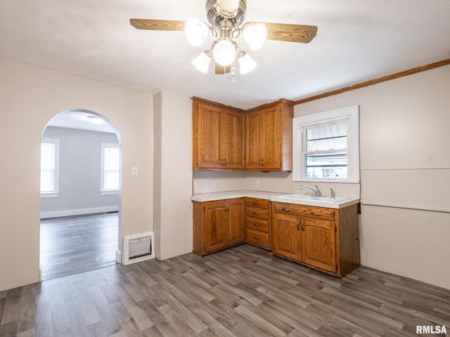 310 CATHERINE Street, Pekin, IL 61554