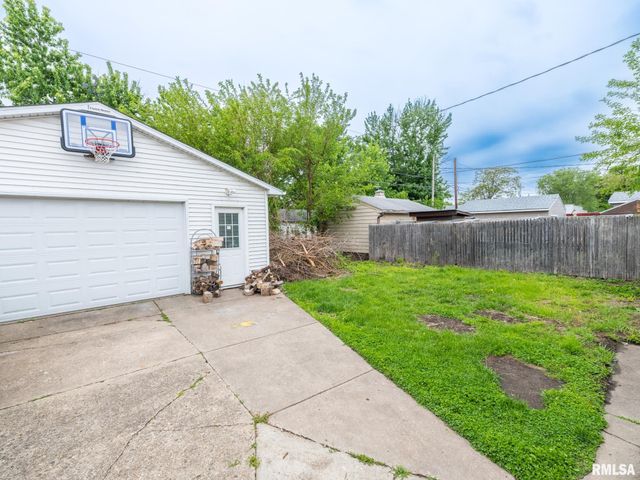 310 CATHERINE Street, Pekin, IL 61554