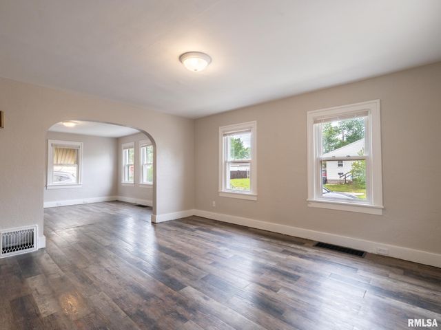 310 CATHERINE Street, Pekin, IL 61554