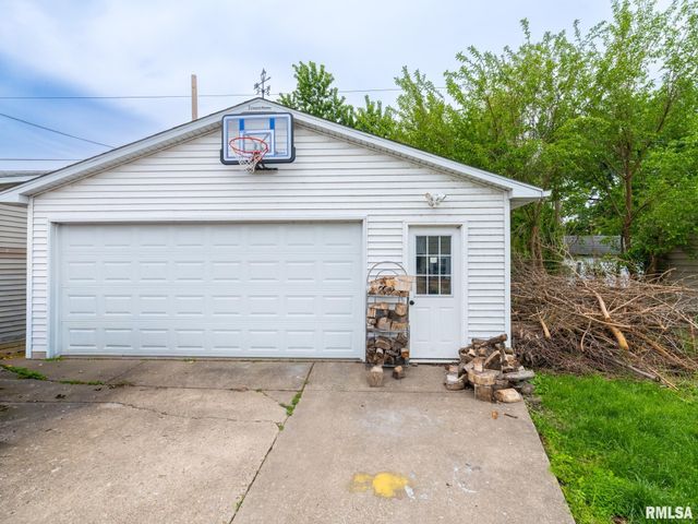 310 CATHERINE Street, Pekin, IL 61554