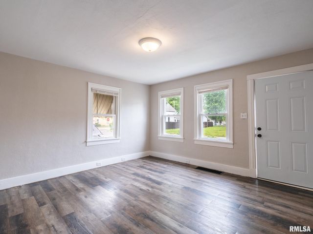 310 CATHERINE Street, Pekin, IL 61554