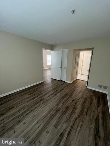 32 FOXGLOVE DR, Delran, NJ 08075