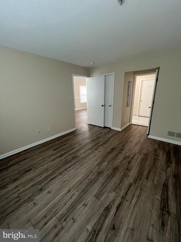 32 FOXGLOVE DR, Delran, NJ 08075