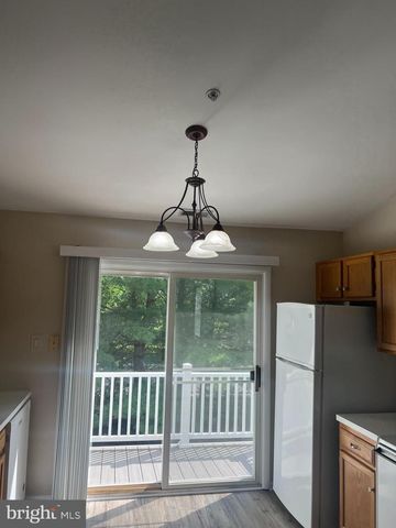 32 FOXGLOVE DR, Delran, NJ 08075