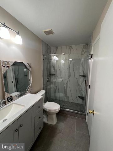 32 FOXGLOVE DR, Delran, NJ 08075