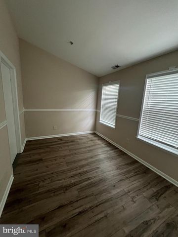 32 FOXGLOVE DR, Delran, NJ 08075