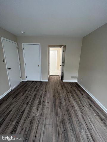 32 FOXGLOVE DR, Delran, NJ 08075