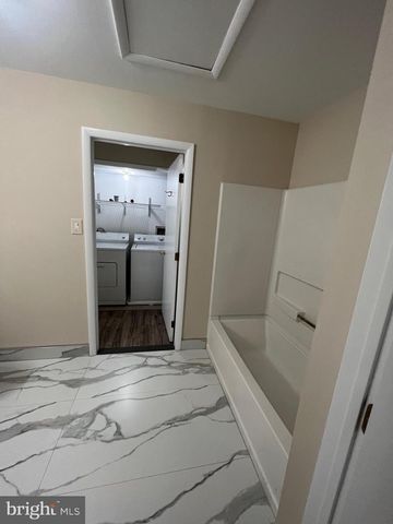 32 FOXGLOVE DR, Delran, NJ 08075
