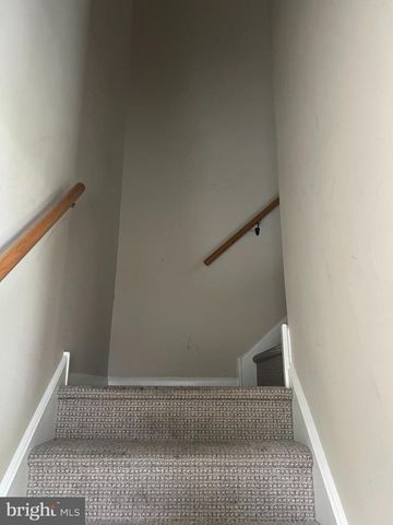 32 FOXGLOVE DR, Delran, NJ 08075