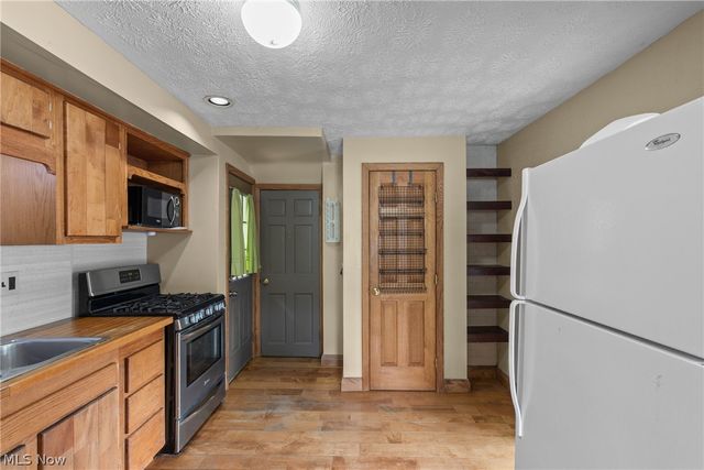 26 Elm Street, Bridgeport, OH 43912