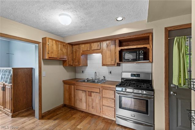 26 Elm Street, Bridgeport, OH 43912