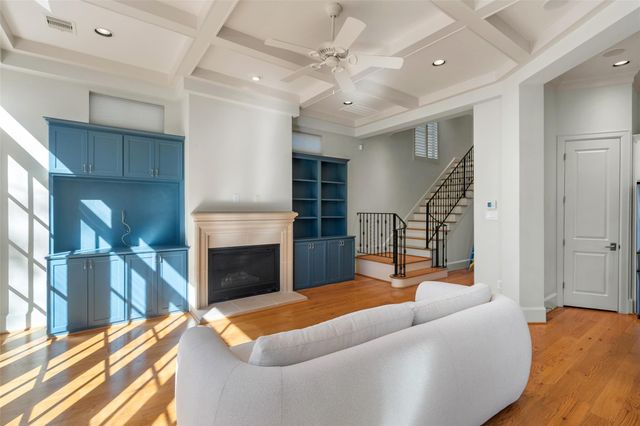 18 Wooded Park Place, The Woodlands, TX 77380