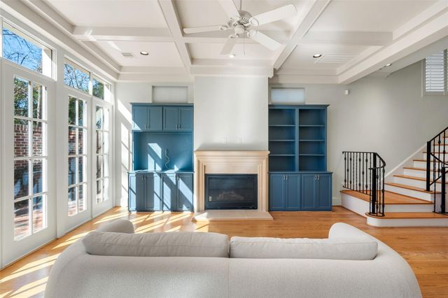 18 Wooded Park Place, The Woodlands, TX 77380