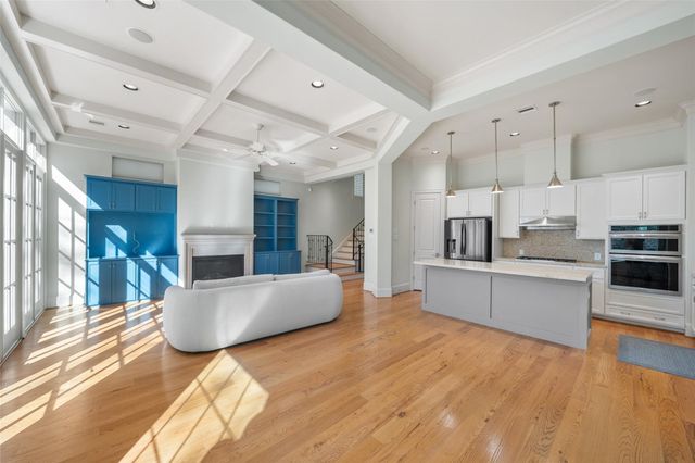 18 Wooded Park Place, The Woodlands, TX 77380