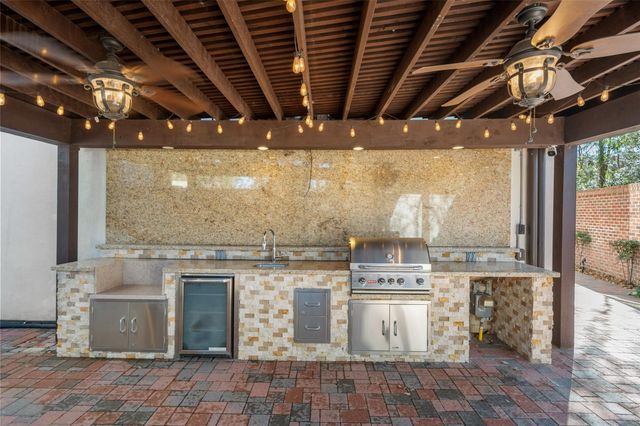 18 Wooded Park Place, The Woodlands, TX 77380