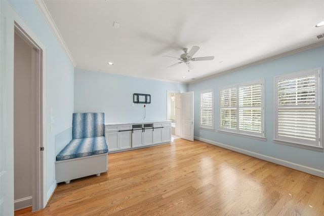 18 Wooded Park Place, The Woodlands, TX 77380