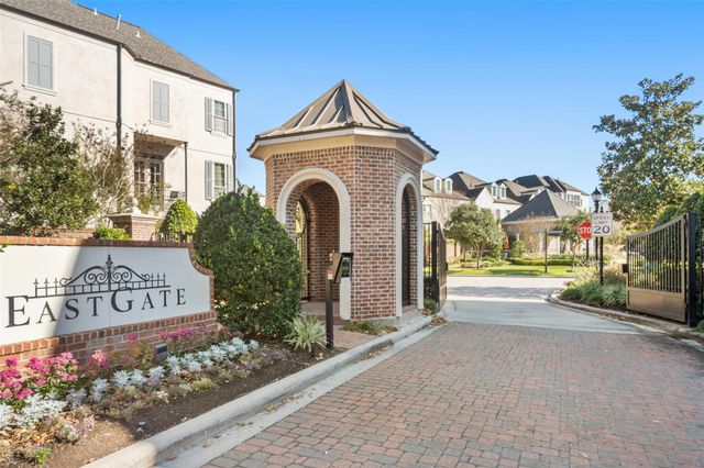 18 Wooded Park Place, The Woodlands, TX 77380