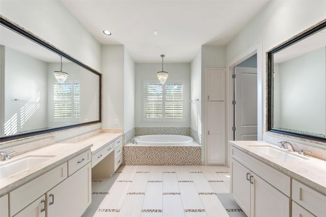 18 Wooded Park Place, The Woodlands, TX 77380