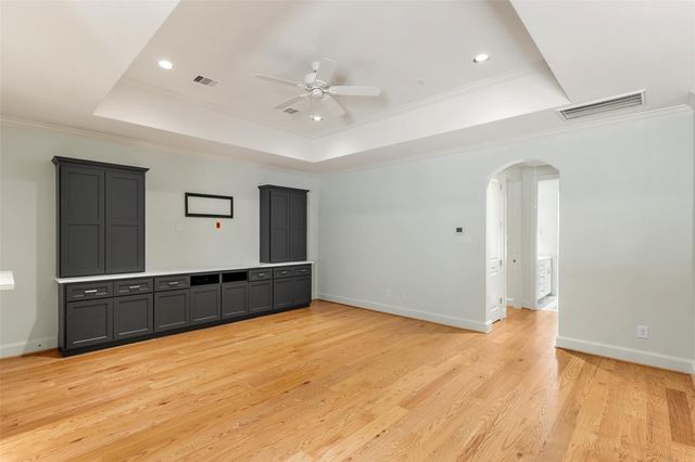 18 Wooded Park Place, The Woodlands, TX 77380