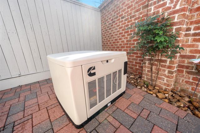 18 Wooded Park Place, The Woodlands, TX 77380