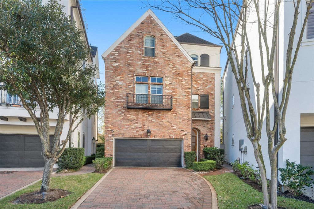 18 Wooded Park Place, The Woodlands, TX 77380