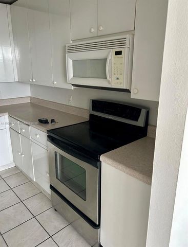 2025 NE 164th St 402, North Miami Beach, FL 33162