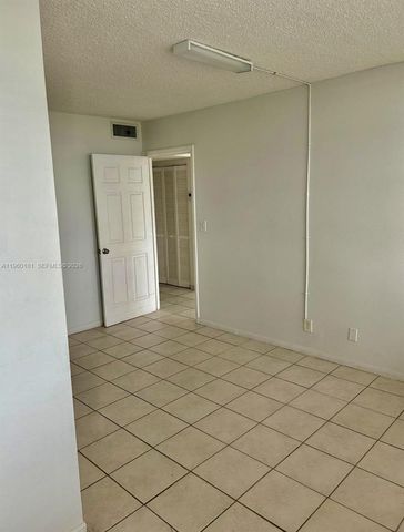 2025 NE 164th St 402, North Miami Beach, FL 33162