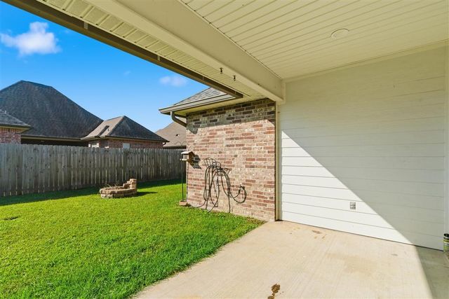 1325 S Robinwood Drive, Lake Charles, LA 70611