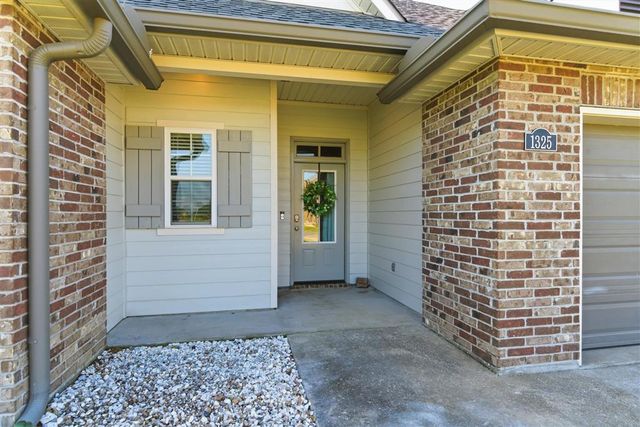 1325 S Robinwood Drive, Lake Charles, LA 70611