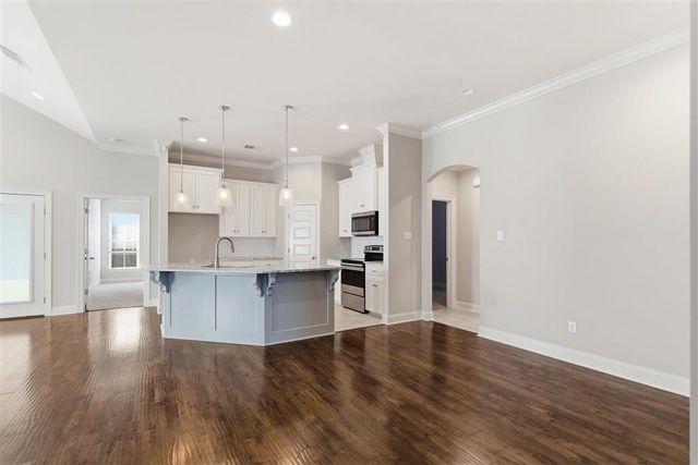 1325 S Robinwood Drive, Lake Charles, LA 70611