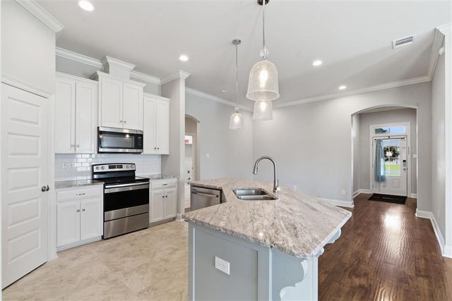 1325 S Robinwood Drive, Lake Charles, LA 70611