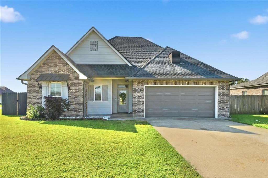 1325 S Robinwood Drive, Lake Charles, LA 70611