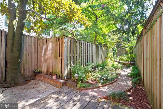 210 4TH ST SE, Washington, DC 20003