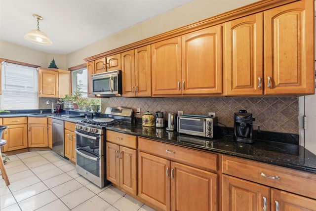 17 77TH ST, North Bergen, NJ 07047