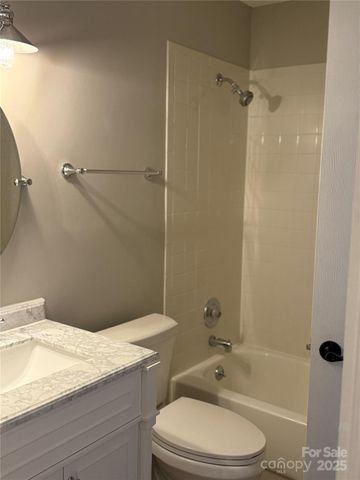 2520 Stradbrook Drive, Charlotte, NC 28210