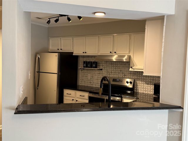 2520 Stradbrook Drive, Charlotte, NC 28210