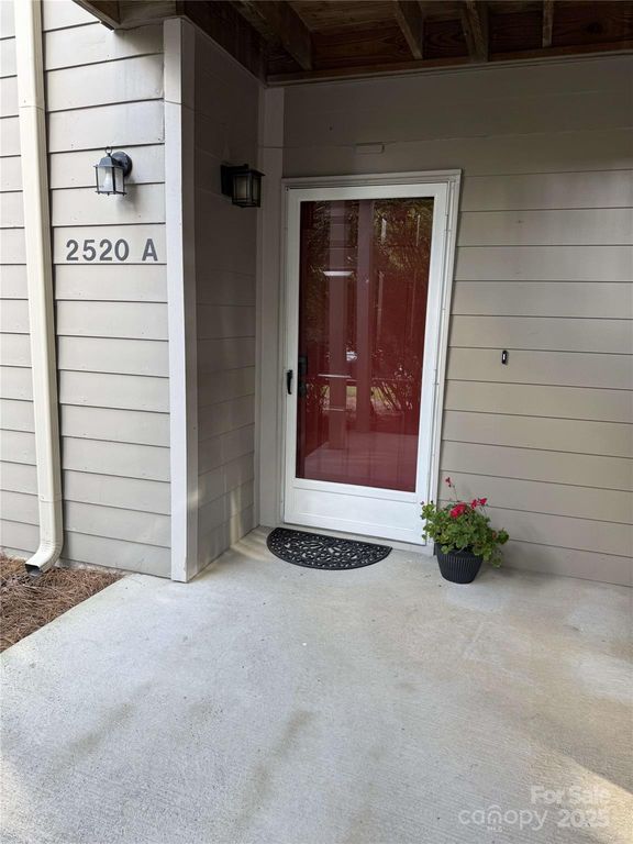 2520 Stradbrook Drive, Charlotte, NC 28210