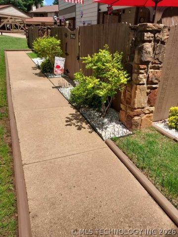 7911 E 66th Street A, Tulsa, OK 74133
