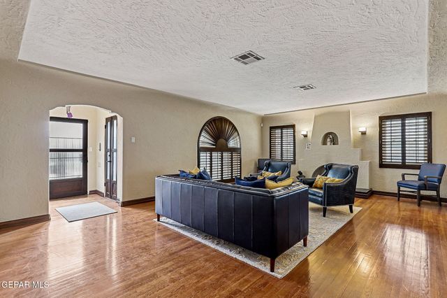 801 E UNIVERSITY Avenue, El Paso, TX 79902