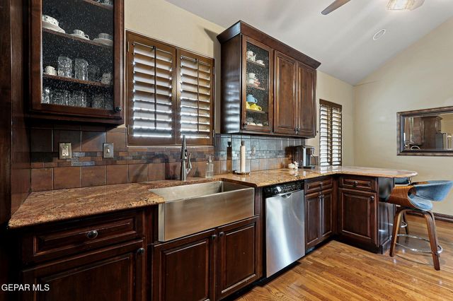 801 E UNIVERSITY Avenue, El Paso, TX 79902