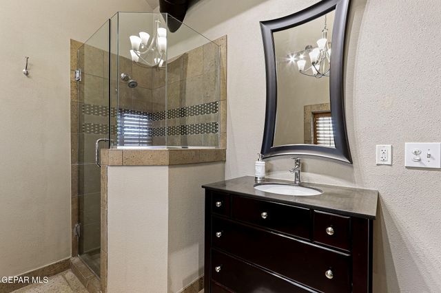 801 E UNIVERSITY Avenue, El Paso, TX 79902