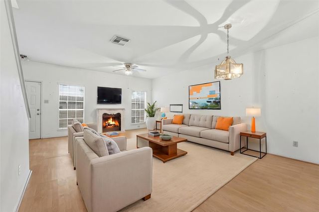 17597 Red Oak Drive 7597, Houston, TX 77090