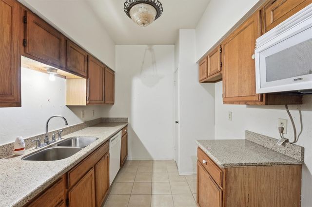 17597 Red Oak Drive 7597, Houston, TX 77090