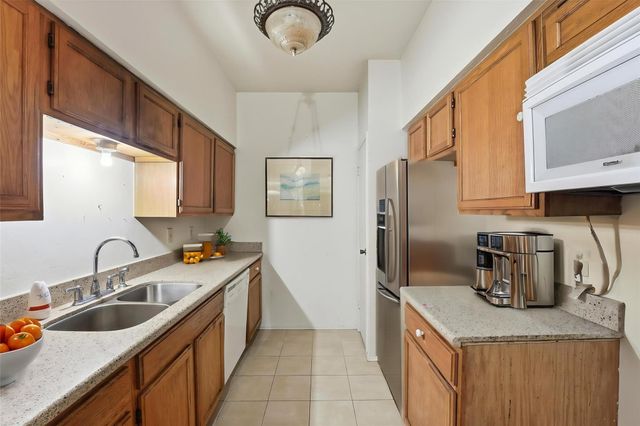 17597 Red Oak Drive 7597, Houston, TX 77090