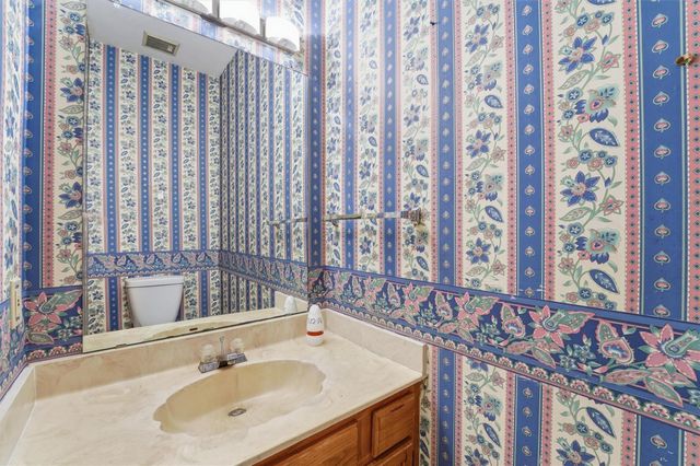 17597 Red Oak Drive 7597, Houston, TX 77090